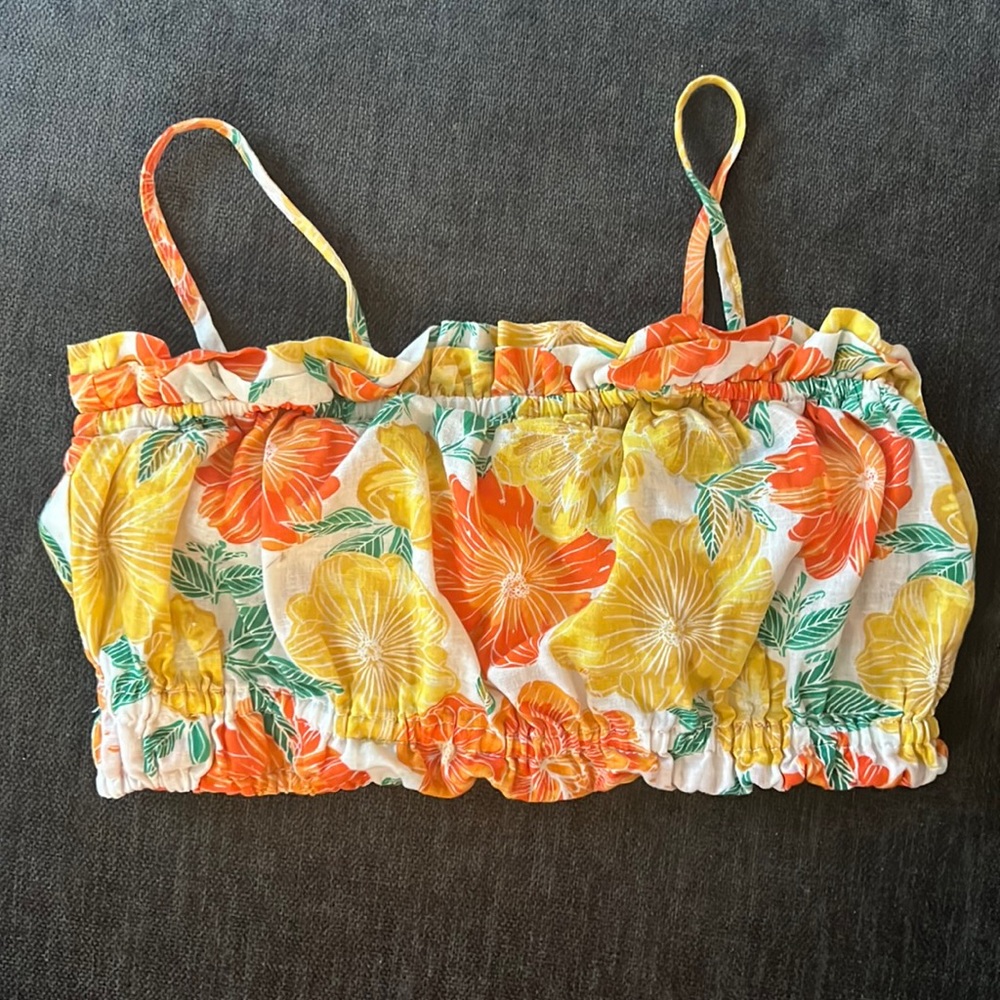 Adorable crop top!